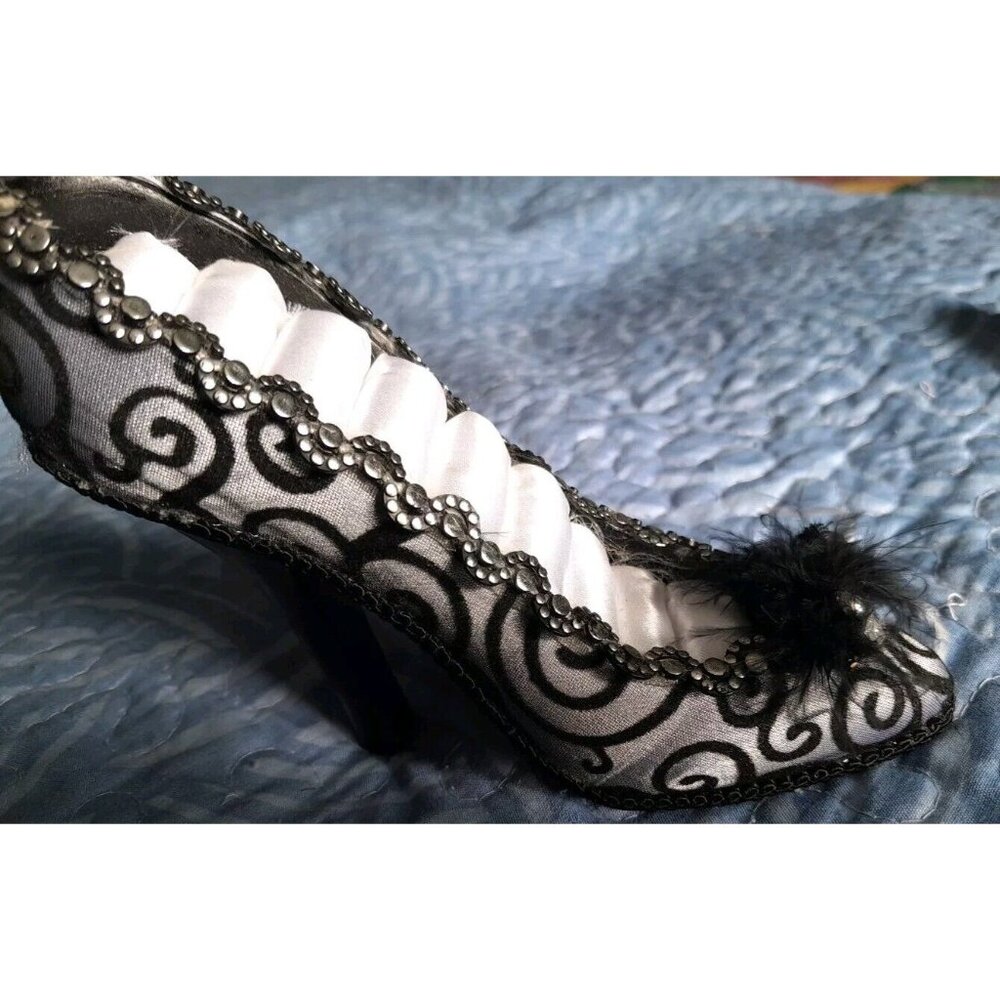 Youngs Inc Ceramic Black And Silver W/ Faux Feather Victorian  Shoe Ring Holder